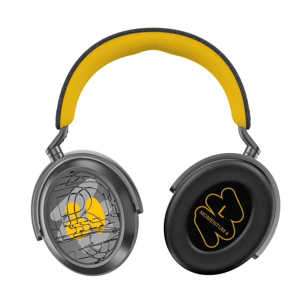 Casque Sennheiser Momentum avec arceau jaune, écouteurs gris et noirs, logo jaune sur l'oreillette droite