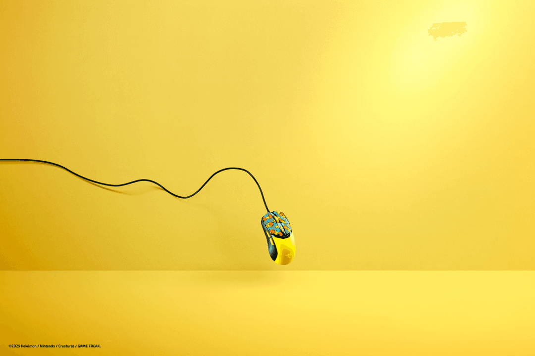 Souris Razer Cobra édition Pokémon jaune avec détails bleus sur fond jaune