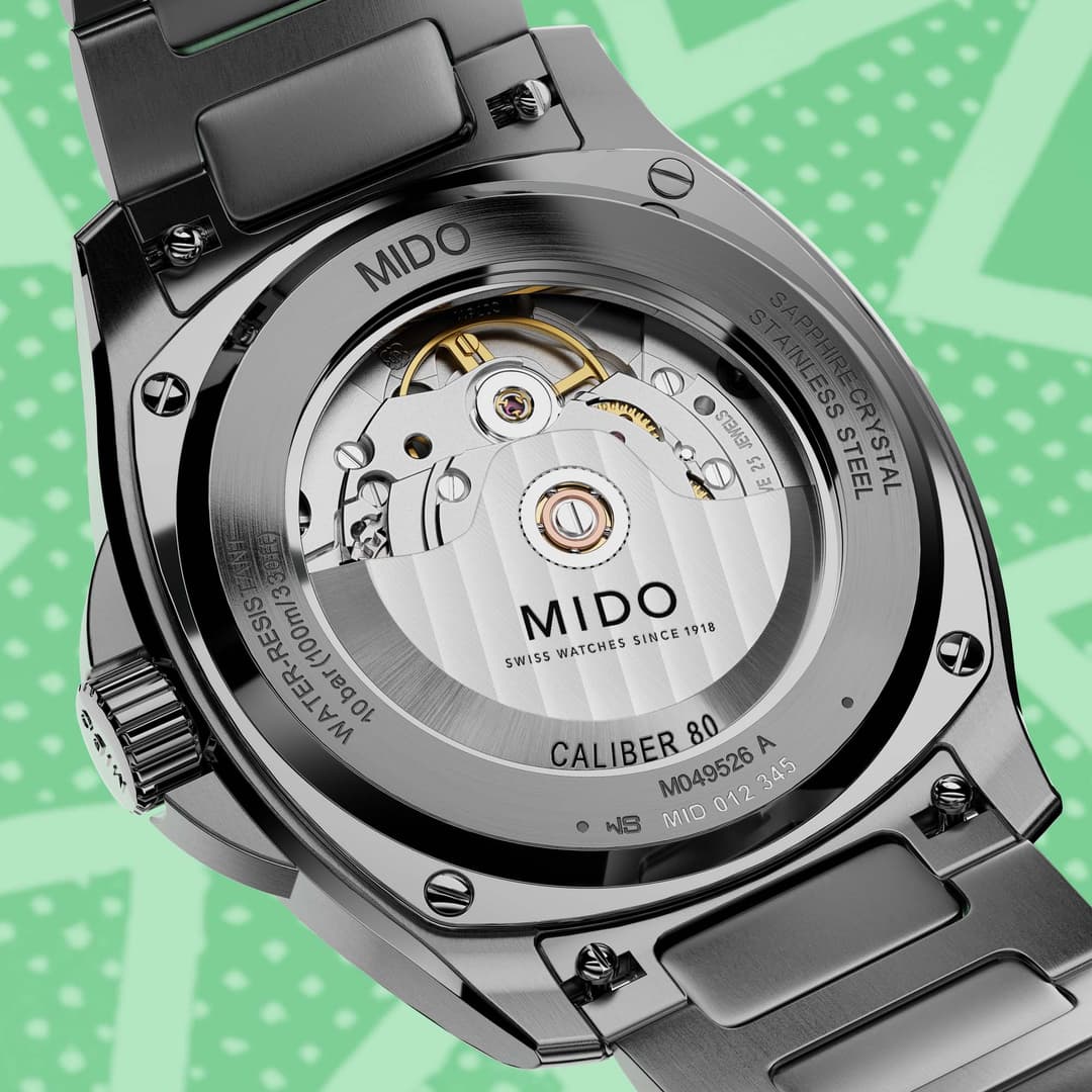 Montre Mido Multifort TV Big Date S01E02, cadran multicolore design télévision vintage, grande date à 12 heures, boîtier acier, fond vert