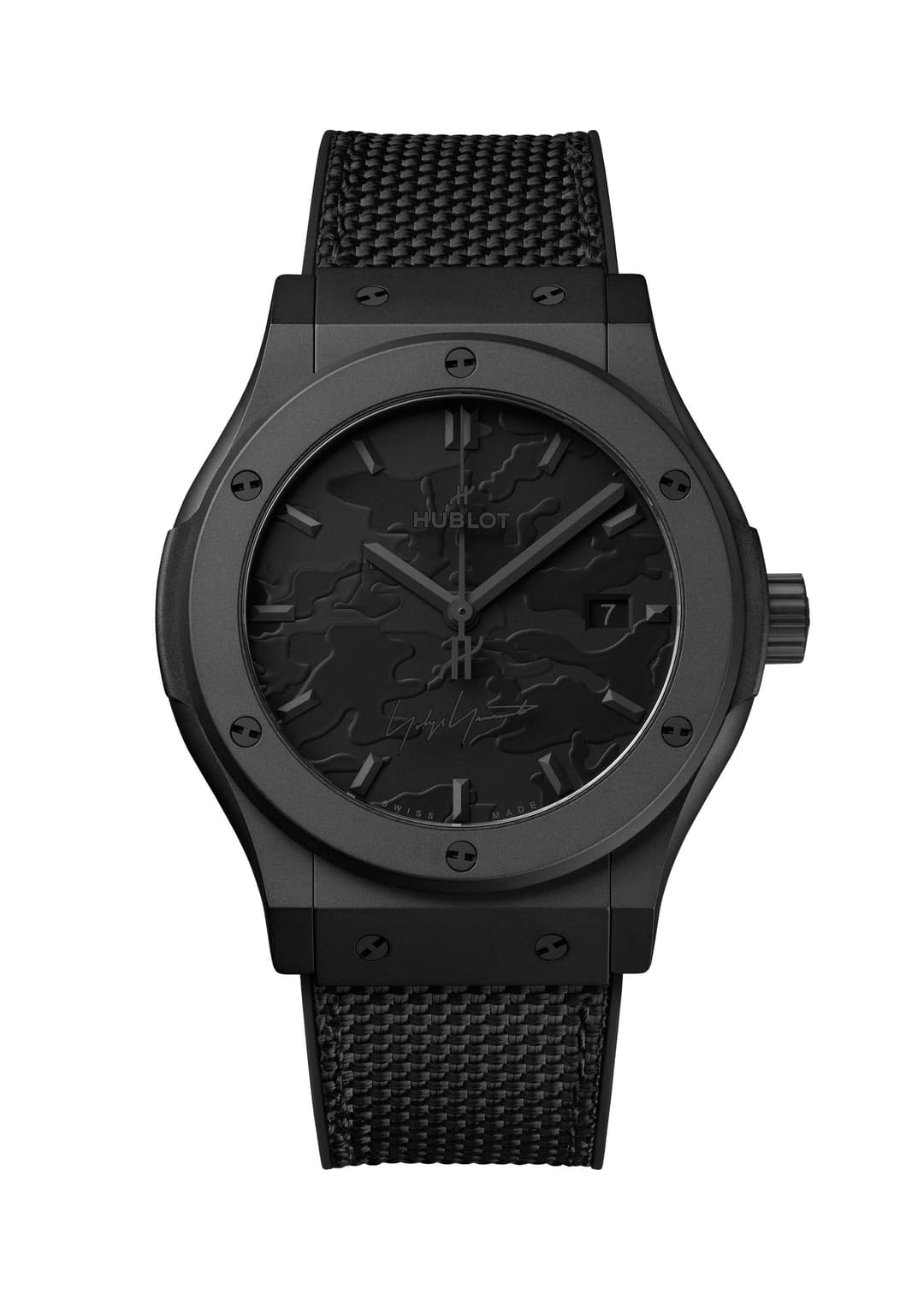 Montre Hublot Classic Fusion Yohji Yamamoto All Black Camo, boîtier 42 mm en céramique noir mat avec motif camouflage monochrome et bracelet textile caoutchouc