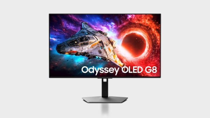 Moniteur Samsung Odyssey OLED G8 affichant un vaisseau spatial avec explosion colorée rouge et bleue