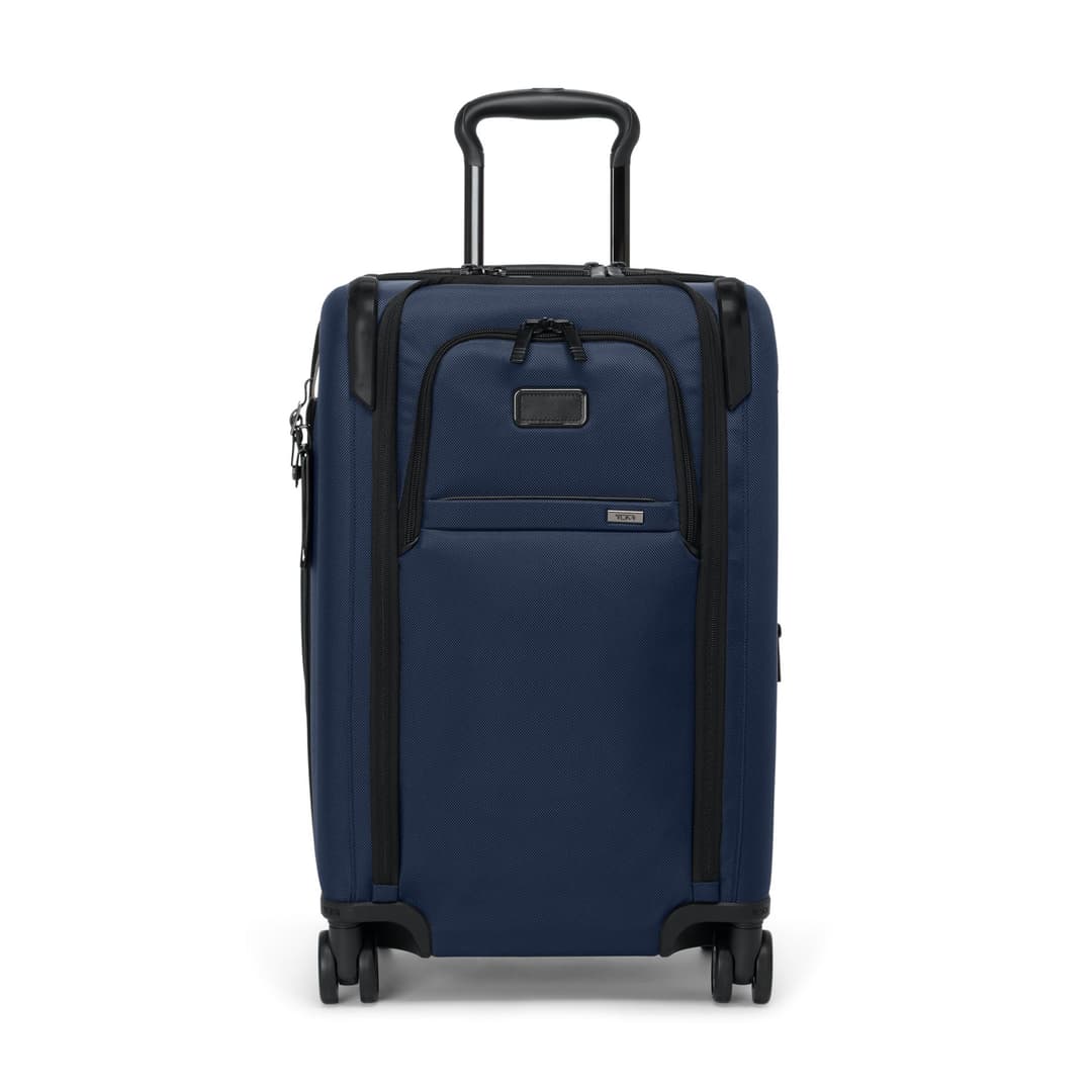 Valise TUMI Alpha bleu marine avec quatre roues, poignée télescopique et détails noirs, modèle Dual Access Expandable Carry-On