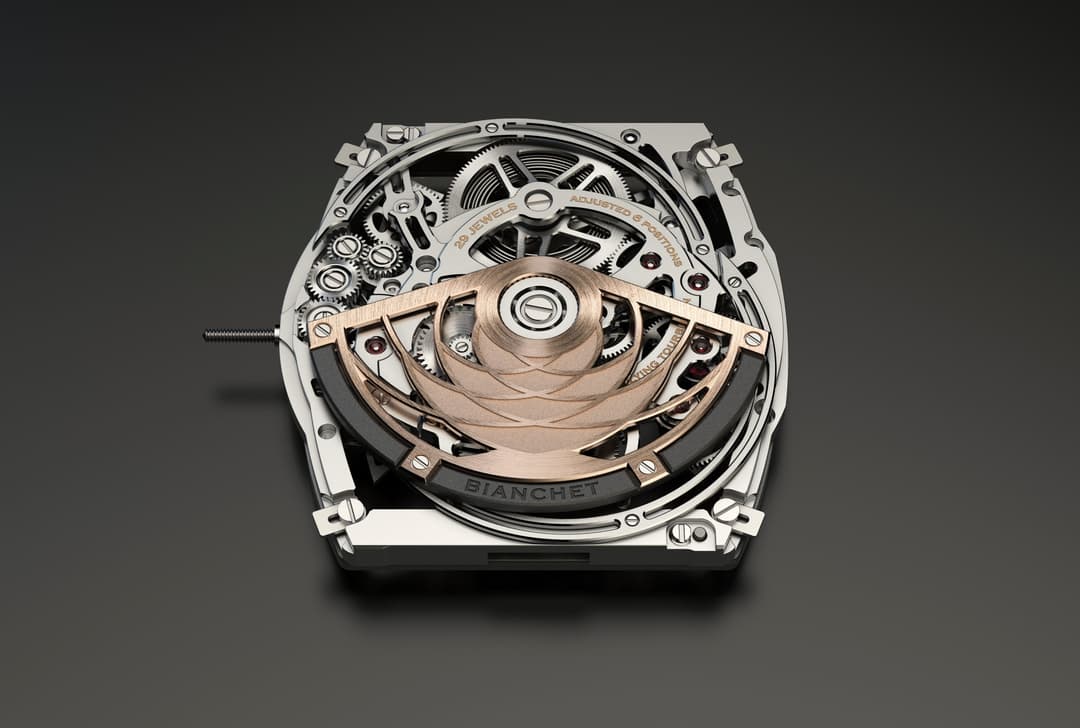 Montre Ultrafino Maserati vue de l'intérieur, exposant son mécanisme carré en acier et rose gold avec engrenages visibles