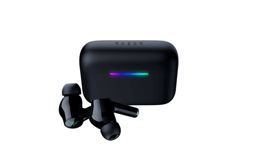 Écouteurs Razer Hammerhead V3 HyperSpeed noirs avec boîtier de charge affichant un voyant lumineux multicolore