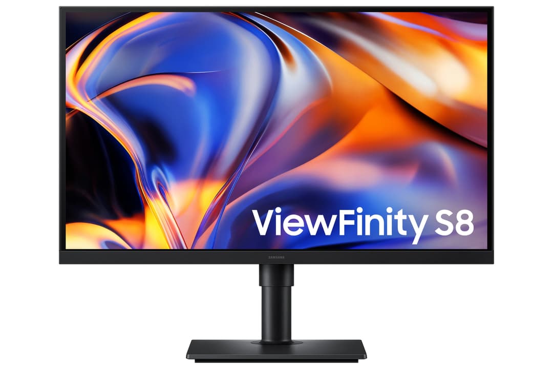 Moniteur Samsung ViewFinity S8 27 pouces affichant un contenu coloré avec des dégradés bleus, oranges et jaunes, doté d'un pied réglable noir