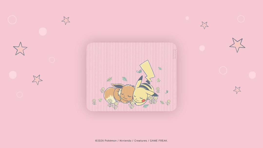 Tapis de souris Razer Gigantus édition Pikachu et Évoli sur fond rose avec étoiles et cercles