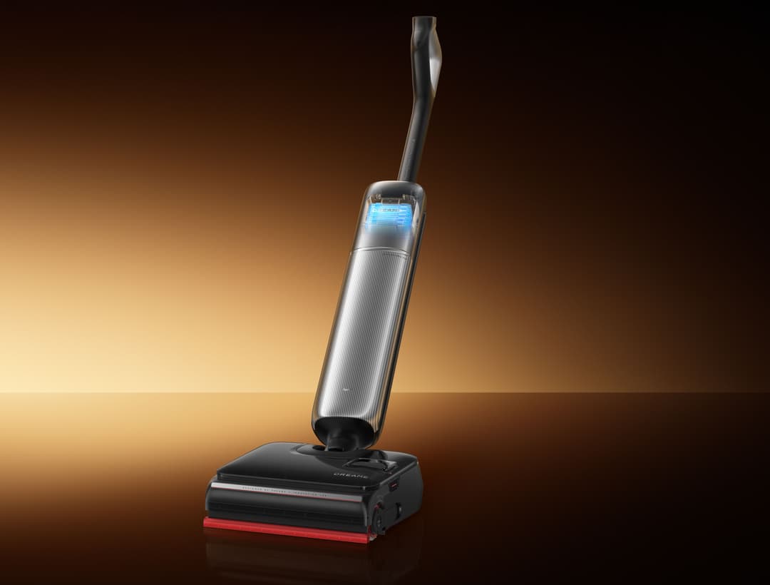 Aspirateur-laveur Dreame T16 Pro Heat, noir et argent, avec écran tactile bleu, sur fond dégradé or et marron