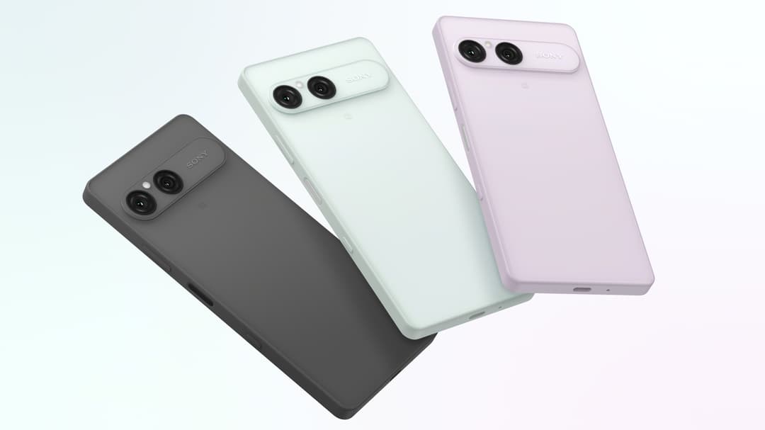 Sony Xperia 10 VIII dans trois coloris : Frosted Grey, Frozen White et Misty Lilac, affichant leurs doubles capteurs photo