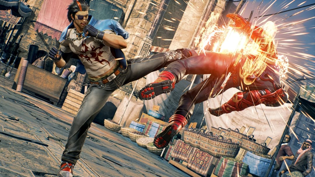Combat dans Tekken 7 entre deux personnages avec effets de feu orangé et explosions sur un rooftop urbain
