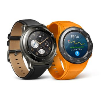 Deux montres connectées Huawei Watch 2, l'une noire avec bracelet cuir, l'autre orange avec bracelet sport