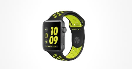 Apple Watch Nike+ avec bracelet noir et jaune fluorescent affichant l'heure