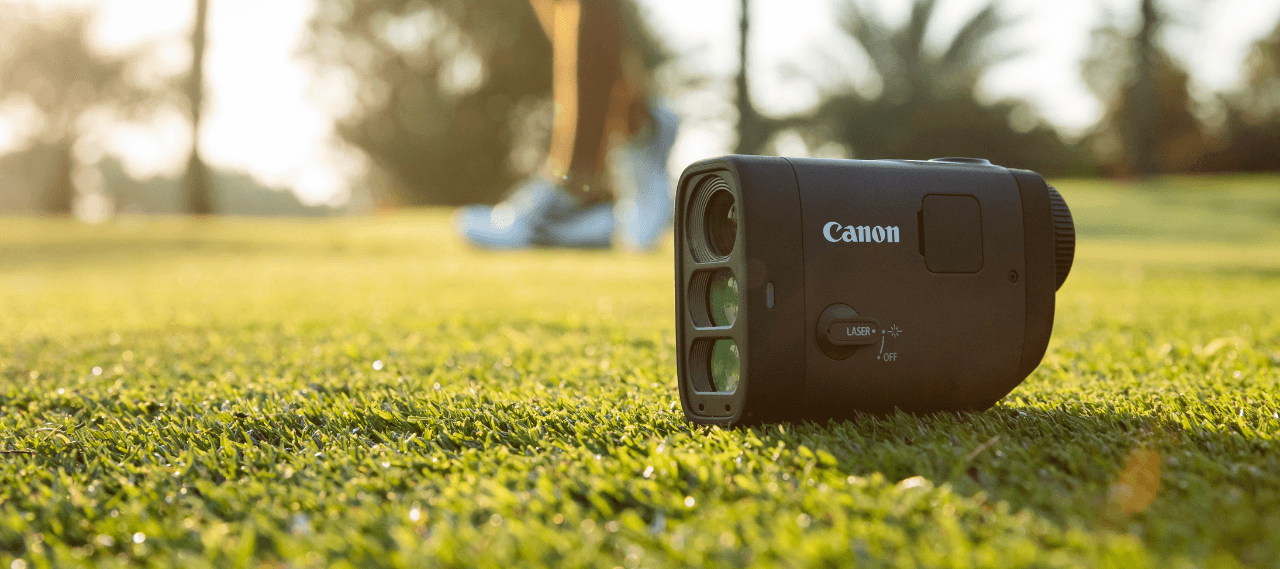 Premier télémètre laser compact de Canon avec appareil photo intégré pour les golfeurs