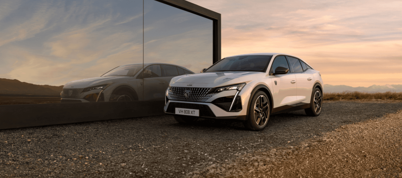 Le nouvelle Peugeot E-408 : inattendue sous tous les angles, 100% électrique
